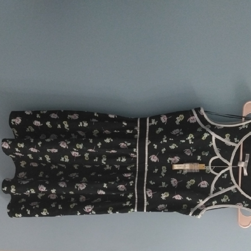 NWT Lauren Conrad Black Floral Dress with White Accents Size 2